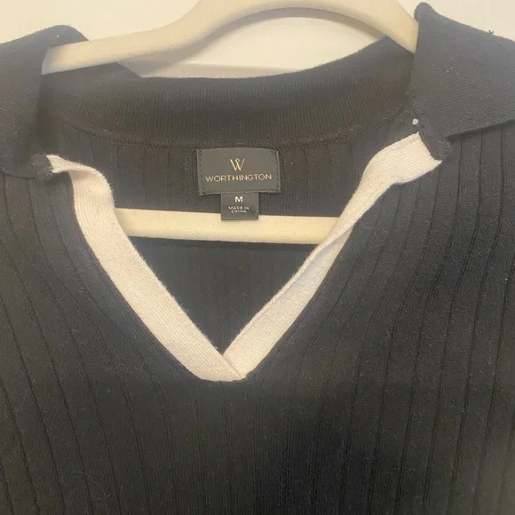 Worthington Black Short Sleeve Top with White Trim - Picture 3 of 4